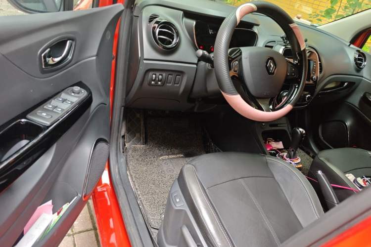 Used Renault Captur 2015 1.2T Automatic Luxury Edition Driver Seat