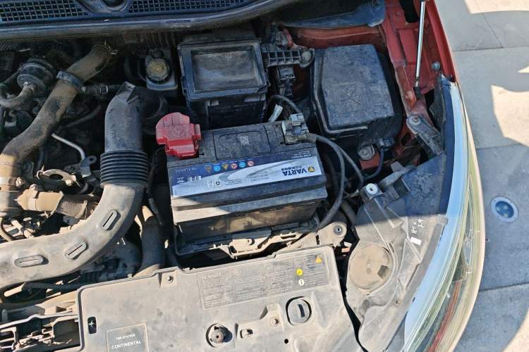 Used Renault Captur 2015 1.2T Automatic Comfort Edition Engine Bay Left