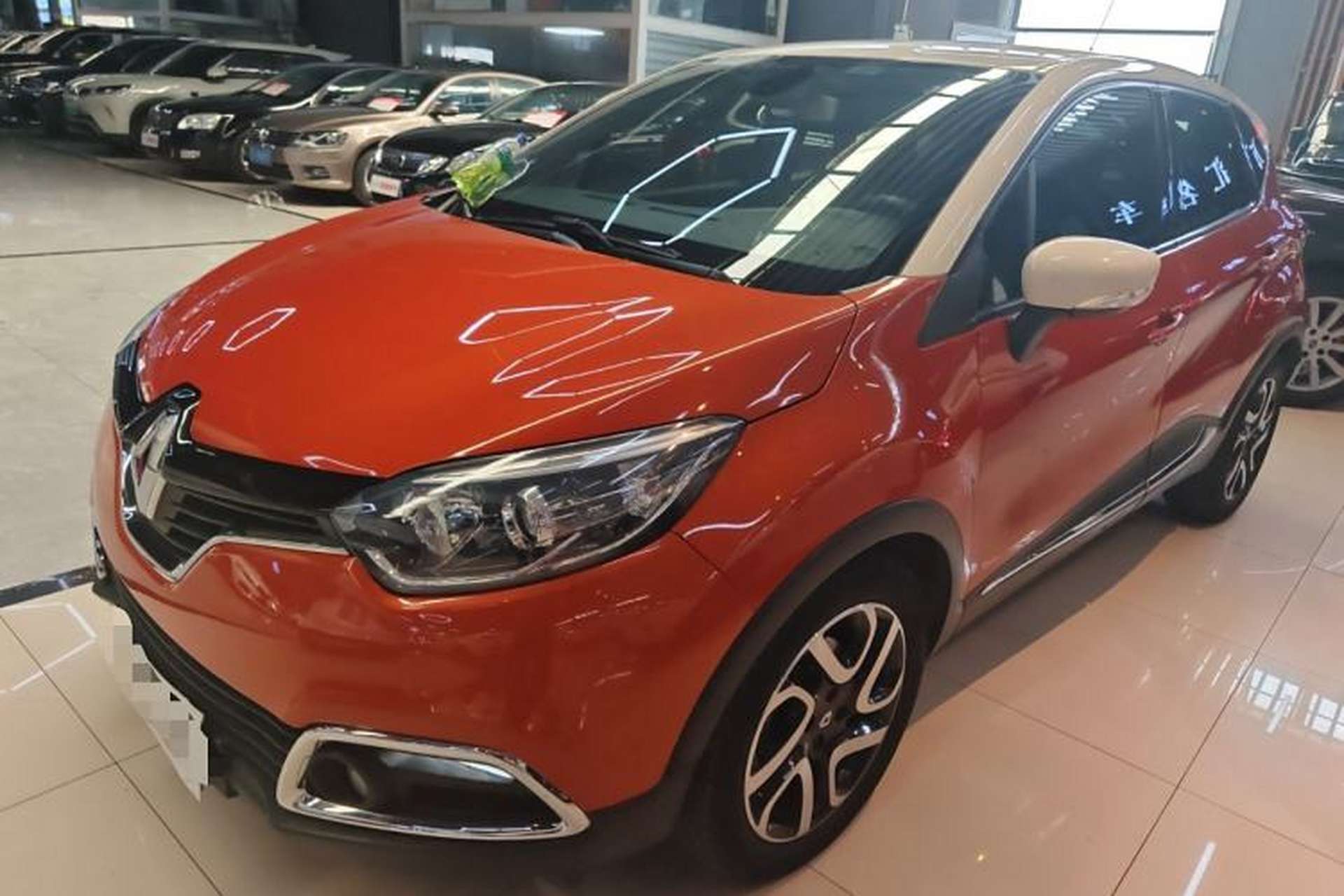 Used Renault Captur 2015 1.2T Automatic Luxury Edition Front Left 45 Deg