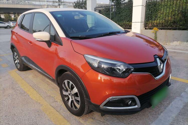 Used Renault Captur 2015 1.2T Automatic Comfort Edition Front Right 45 Deg