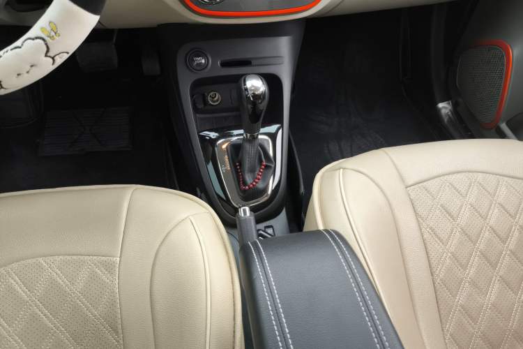 Used Renault Captur 2015 1.2T Automatic Comfort Edition Gear Lever