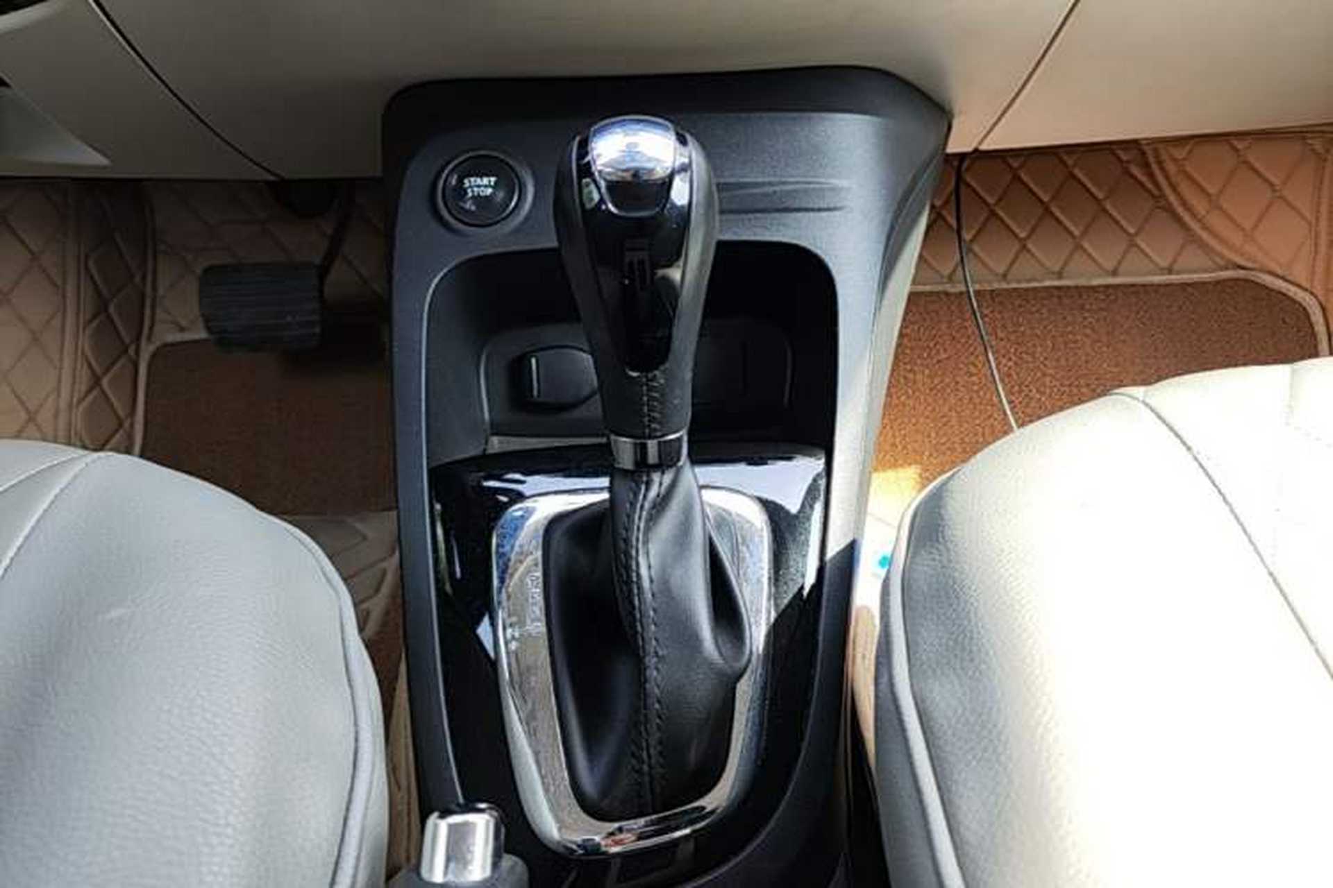 Used Renault Captur 2015 1.2T Automatic Comfort Edition Gear Lever