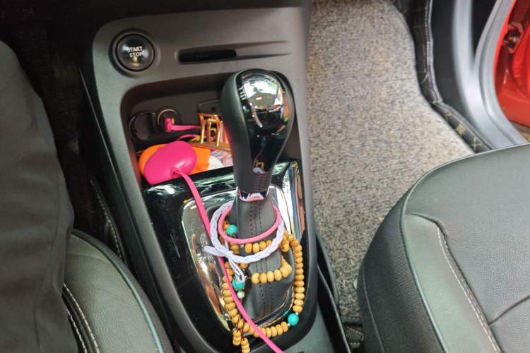 Used Renault Captur 2015 1.2T Automatic Luxury Edition Gear Lever