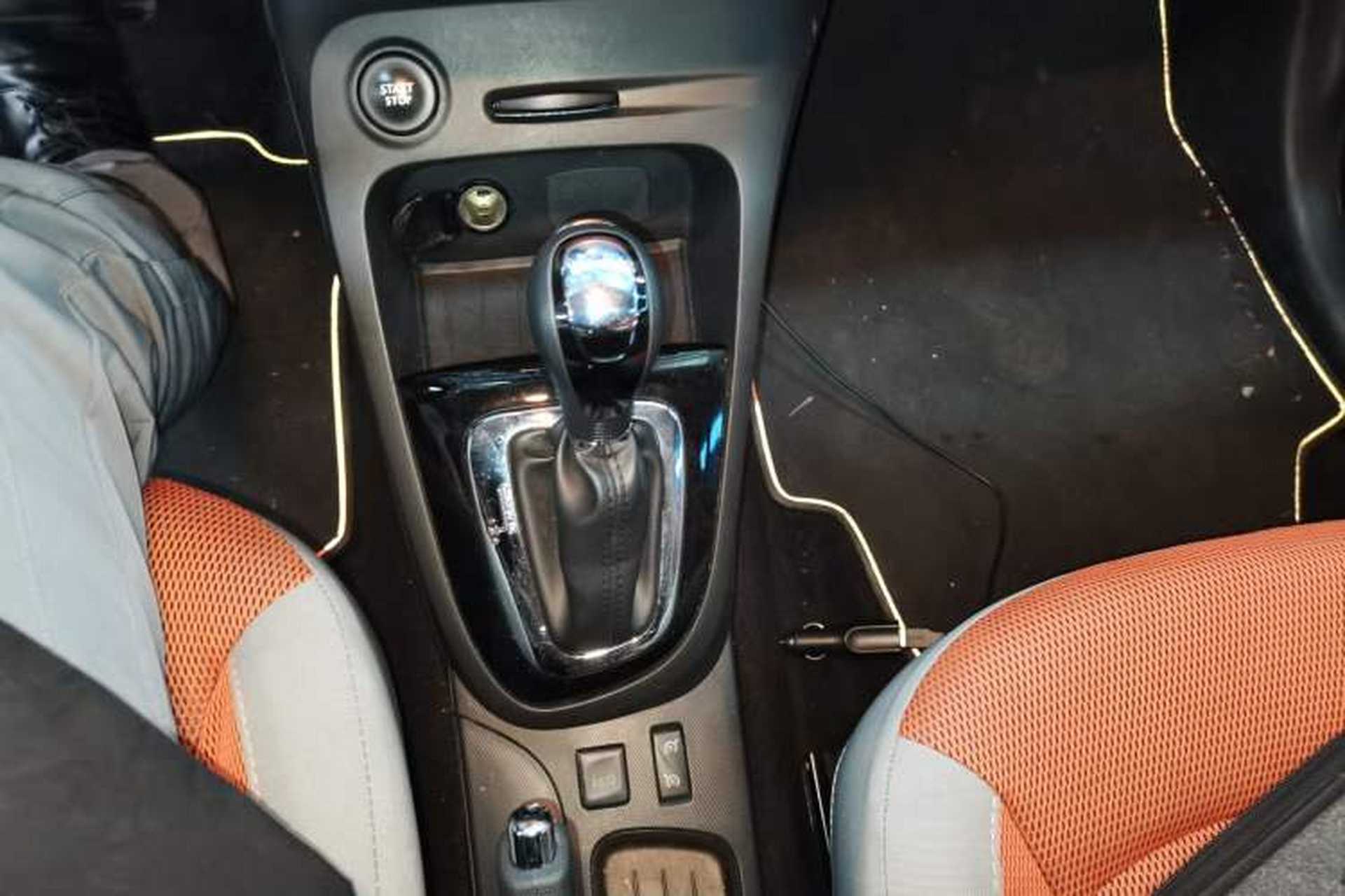 Used Renault Captur 2015 1.2T Automatic Comfort Edition Gear Lever