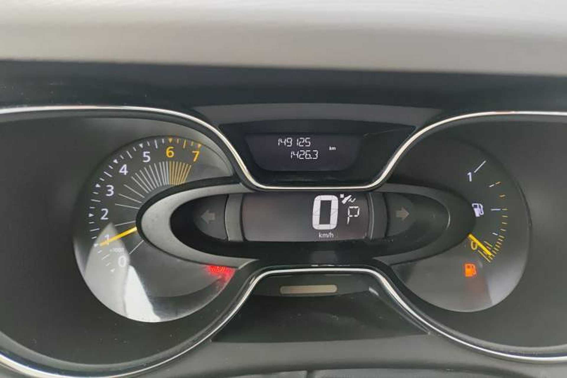 Used Renault Captur 2015 1.2T Automatic Comfort First Edition Instrument Cluster