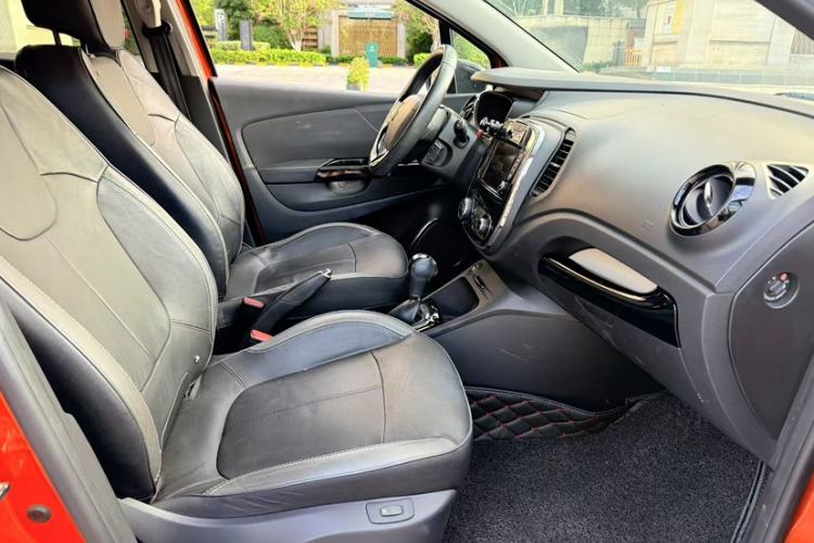 Used Renault Captur 2015 1.2T Automatic Luxury Edition Interior 1