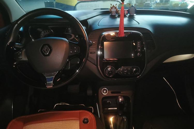 Used Renault Captur 2015 1.2T Automatic Luxury First Edition Interior 2
