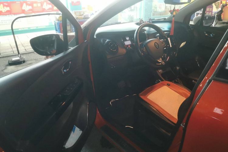 Used Renault Captur 2015 1.2T Automatic Luxury First Edition Interior 3