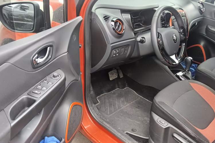 Used Renault Captur 2015 1.2T Automatic Comfort Edition Interior 3