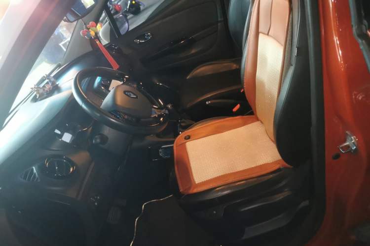 Used Renault Captur 2015 1.2T Automatic Luxury First Edition Left Front Seat