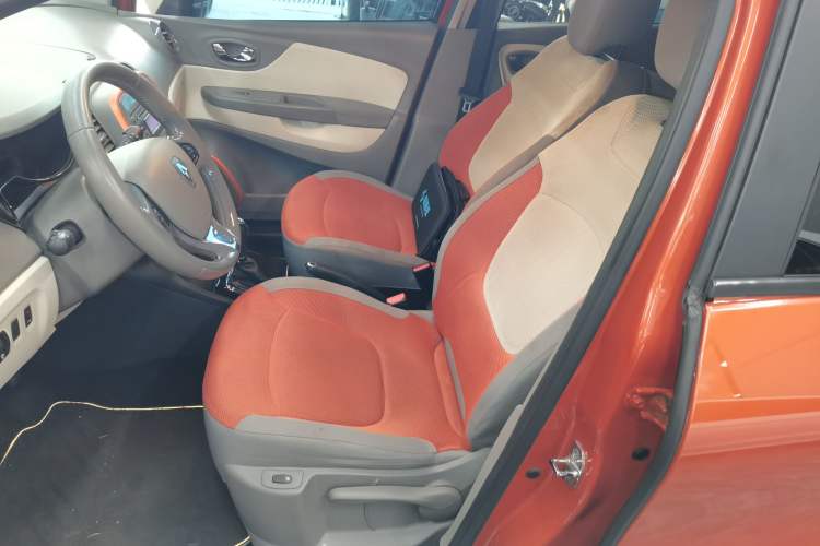 Used Renault Captur 2015 1.2T Automatic Comfort Edition Left Front Seat
