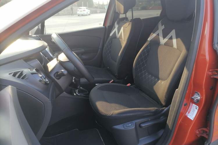 Used Renault Captur 2015 1.2T Automatic Comfort Edition Left Front Seat