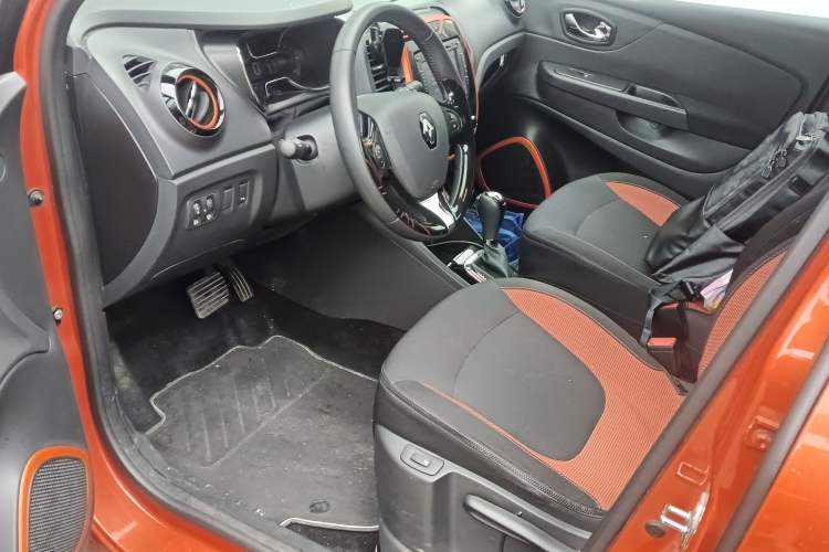 Used Renault Captur 2015 1.2T Automatic Comfort Edition Left Front Seat