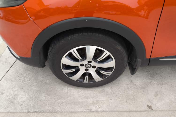 Used Renault Captur 2015 1.2T Automatic Comfort Edition Left Front Wheel Hub