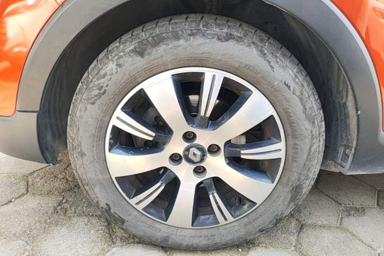 Used Renault Captur 2015 1.2T Automatic Comfort Edition Left Front Wheel Hub