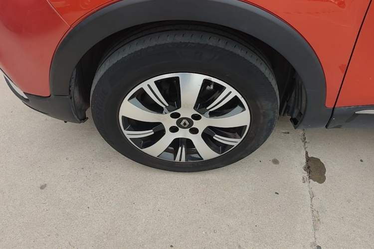 Used Renault Captur 2015 1.2T Automatic Comfort Edition Left Front Wheel Hub