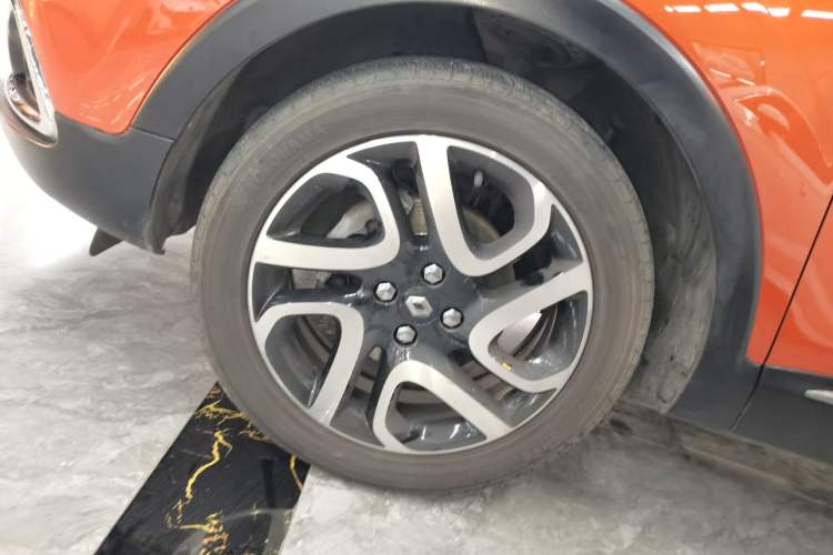 Used Renault Captur 2015 1.2T Automatic Comfort Edition Left Front Wheel Hub