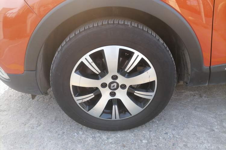 Used Renault Captur 2015 1.2T Automatic Comfort Edition Left Front Wheel Hub