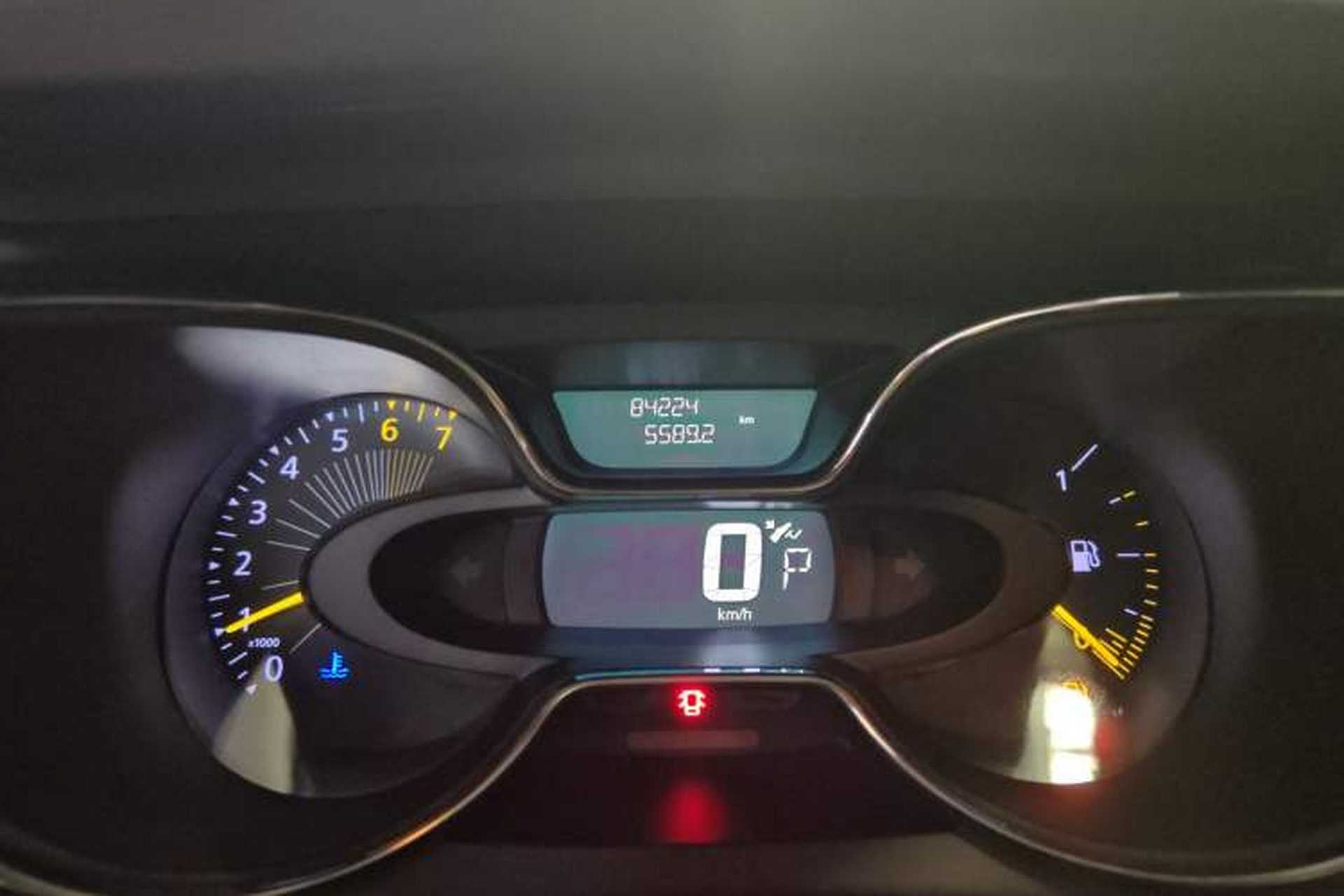 Used Renault Captur 2015 1.2T Automatic Luxury Edition Odometer Close Up