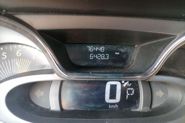 Used Renault Captur 2015 1.2T Automatic Comfort Edition Odometer Close Up