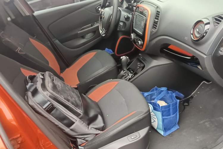 Used Renault Captur 2015 1.2T Automatic Comfort Edition Right Front Seat