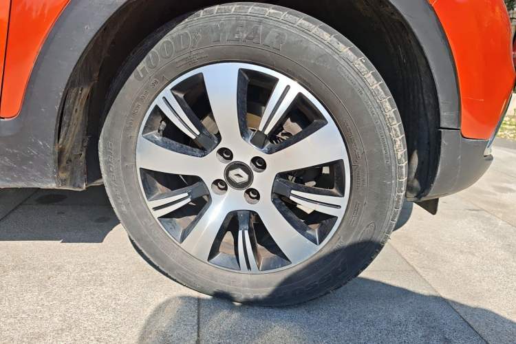 Used Renault Captur 2015 1.2T Automatic Comfort Edition Right Front Wheel Hub