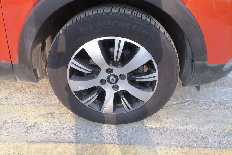 Used Renault Captur 2015 1.2T Automatic Comfort Edition Right Front Wheel Hub