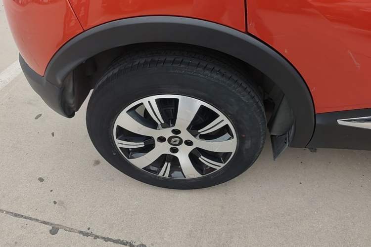 Used Renault Captur 2015 1.2T Automatic Comfort Edition Right Rear Wheel Hub