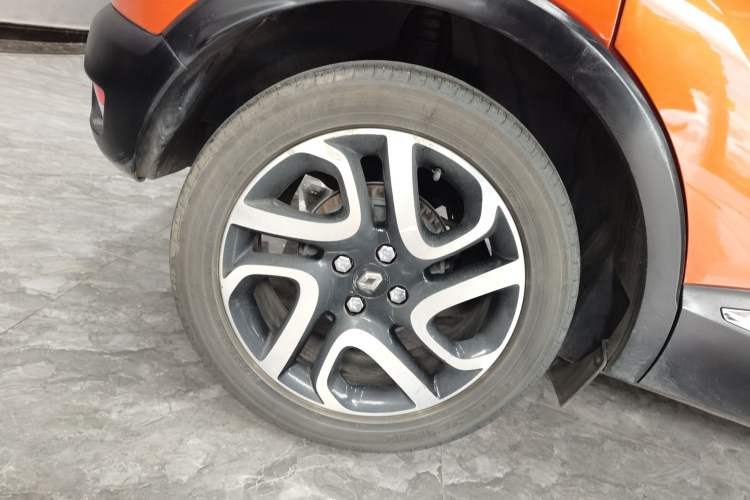 Used Renault Captur 2015 1.2T Automatic Comfort Edition Right Rear Wheel Hub