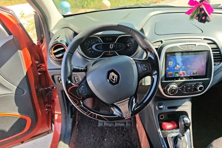 Used Renault Captur 2015 1.2T Automatic Comfort Edition Steering Wheel