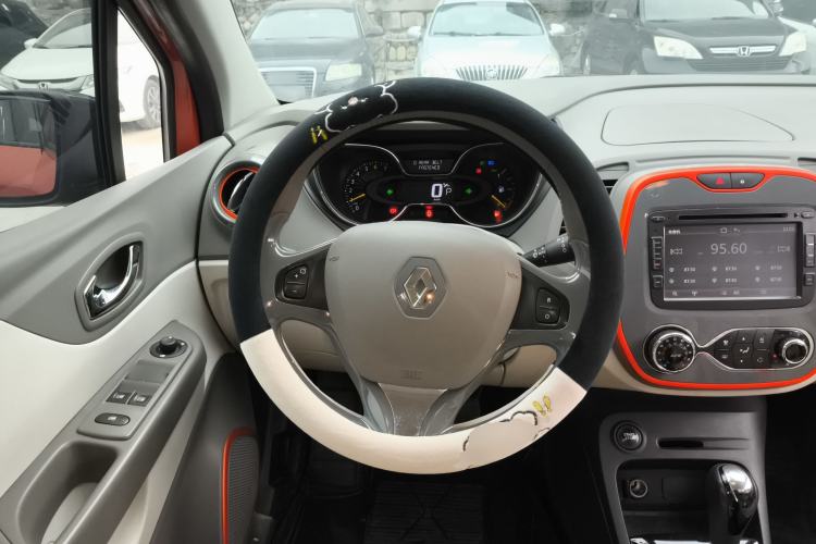 Used Renault Captur 2015 1.2T Automatic Comfort Edition Steering Wheel