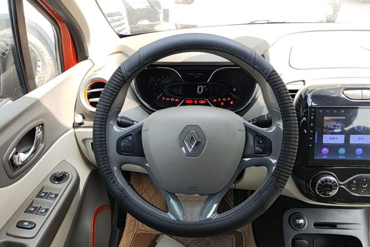 Used Renault Captur 2015 1.2T Automatic Comfort Edition Steering Wheel