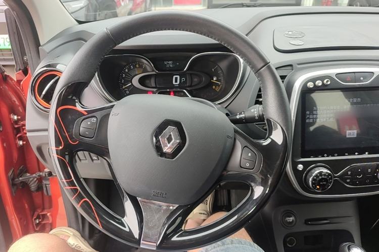 Used Renault Captur 2015 1.2T Automatic Comfort Edition Steering Wheel