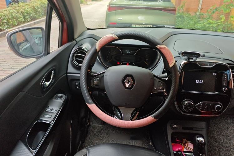 Used Renault Captur 2015 1.2T Automatic Luxury Edition Steering Wheel