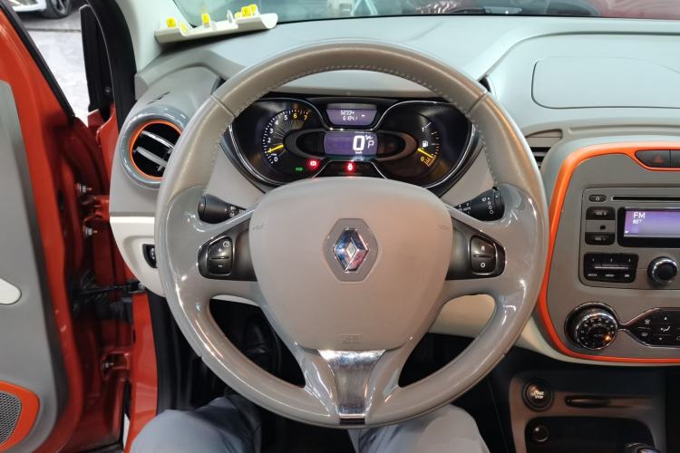 Used Renault Captur 2015 1.2T Automatic Comfort Edition Steering Wheel