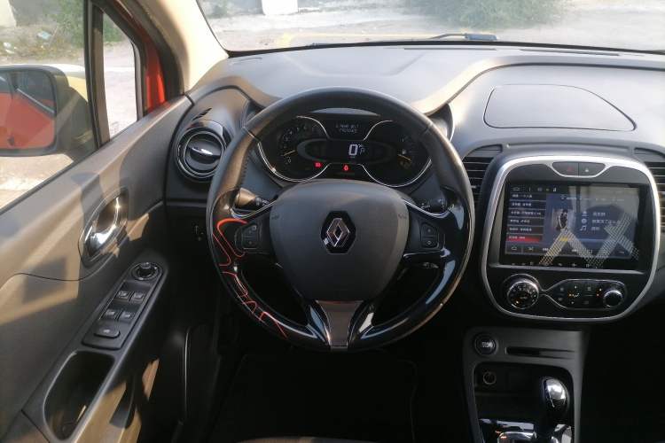 Used Renault Captur 2015 1.2T Automatic Comfort Edition Steering Wheel