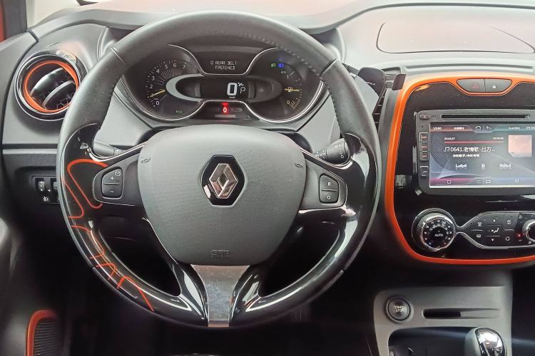 Used Renault Captur 2015 1.2T Automatic Comfort Edition Steering Wheel