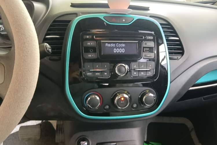 Used Renault Captur 2015 1.2T Automatic Standard Edition Audio And AC Panel