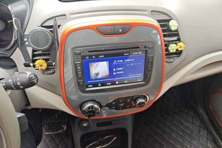 Used Renault Captur 2015 1.2T Automatic Comfort Edition Audio And AC Panel