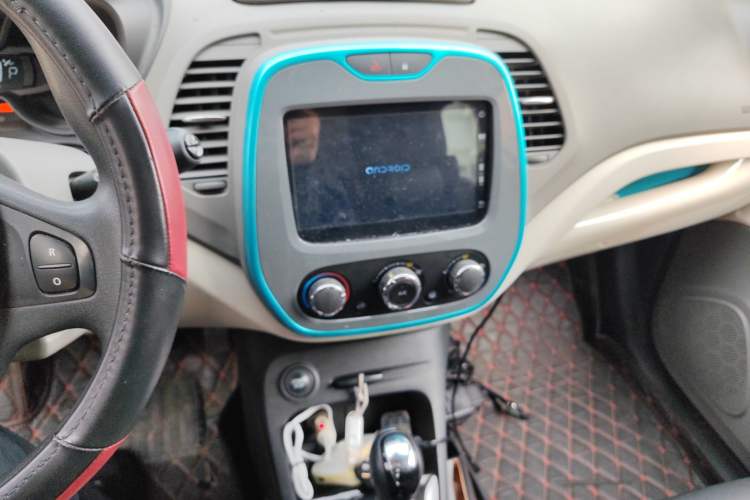 Used Renault Captur 2015 1.2T Automatic Comfort Edition Audio And AC Panel