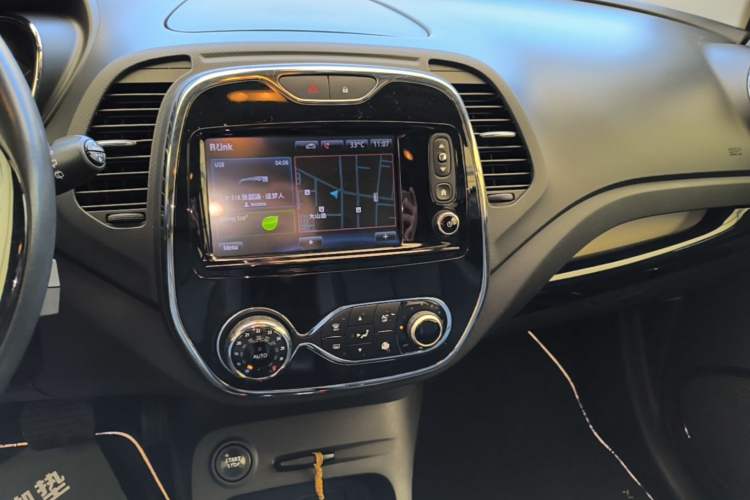 Used Renault Captur 2015 1.2T Automatic Luxury First Edition Audio And AC Panel