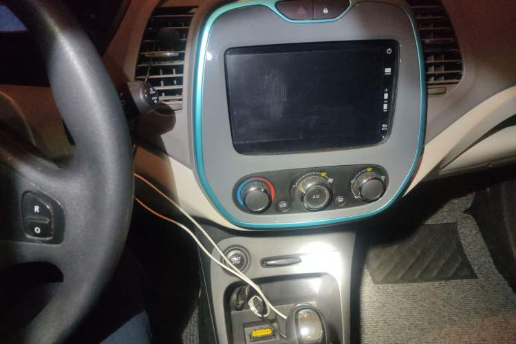 Used Renault Captur 2015 1.2T Automatic Standard Edition Audio And AC Panel