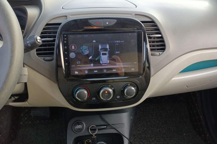 Used Renault Captur 2015 1.2T Automatic Standard Edition Audio And AC Panel