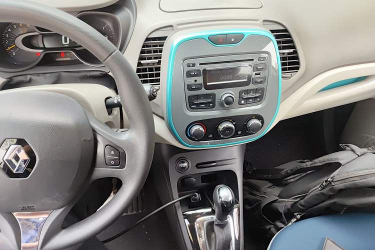 Used Renault Captur 2015 1.2T Automatic Standard Edition Audio And AC Panel