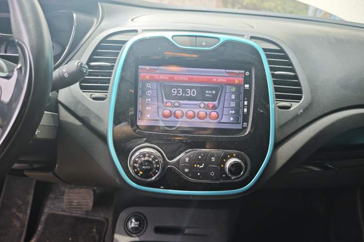 Used Renault Captur 2015 1.2T Automatic Comfort First Edition Audio And AC Panel