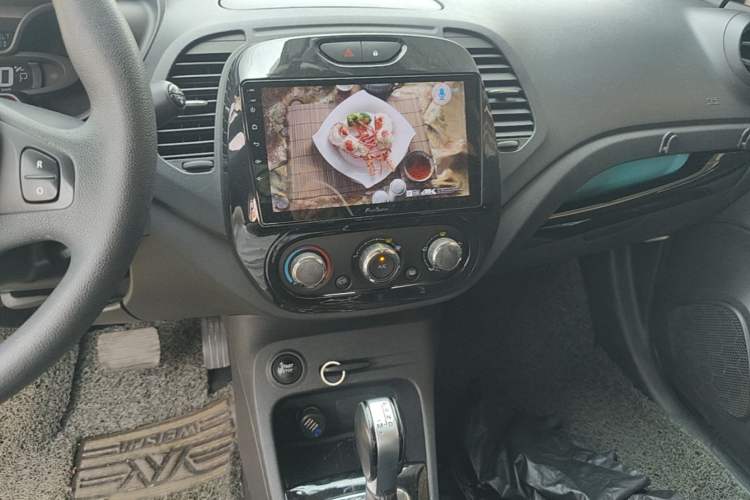 Used Renault Captur 2015 1.2T Automatic Standard Edition Audio And AC Panel