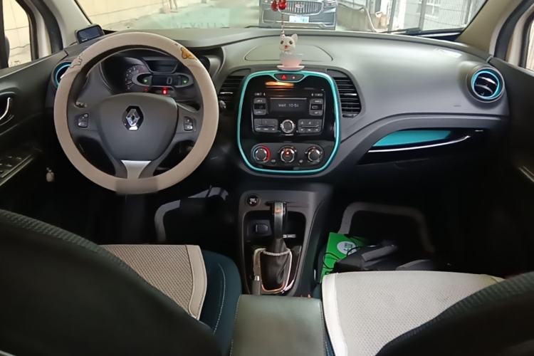 Used Renault Captur 2015 1.2T Automatic Standard Edition Center Console