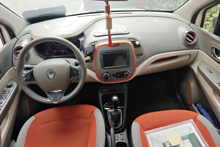 Used Renault Captur 2015 1.2T Automatic Comfort Edition Center Console