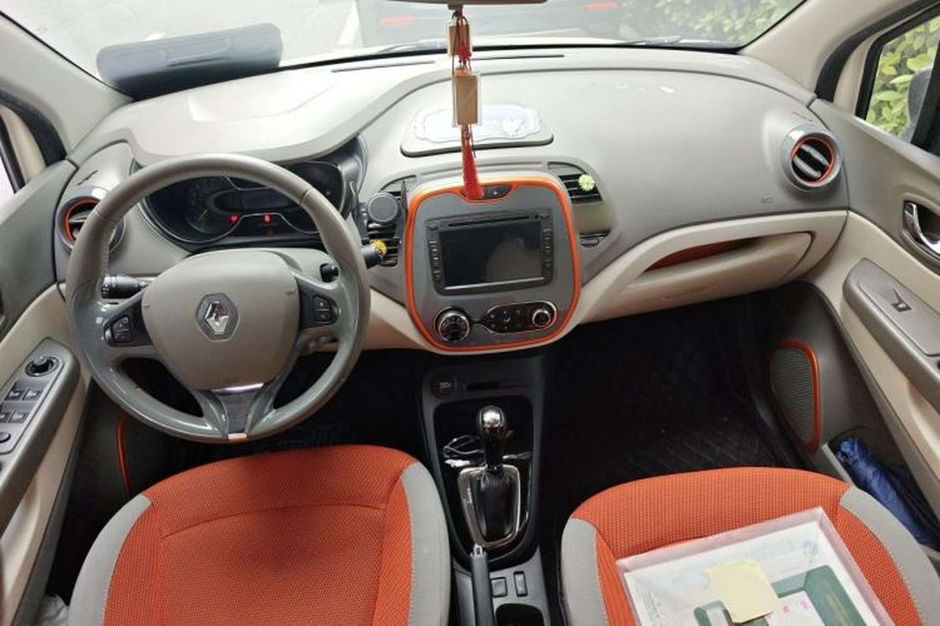 Used Renault Captur 2015 1.2T Automatic Comfort Edition Center Console