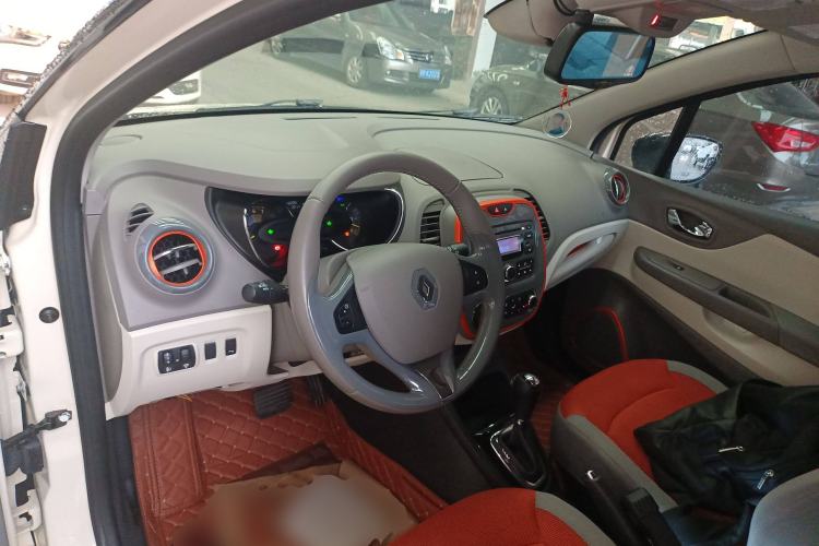 Used Renault Captur 2015 1.2T Automatic Comfort Edition Center Console